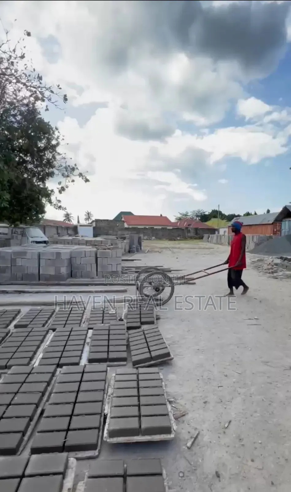 Kiwanja Kinatizama Main Road Kinauzwa Bunju