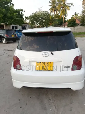 Toyota IST 2003 White
