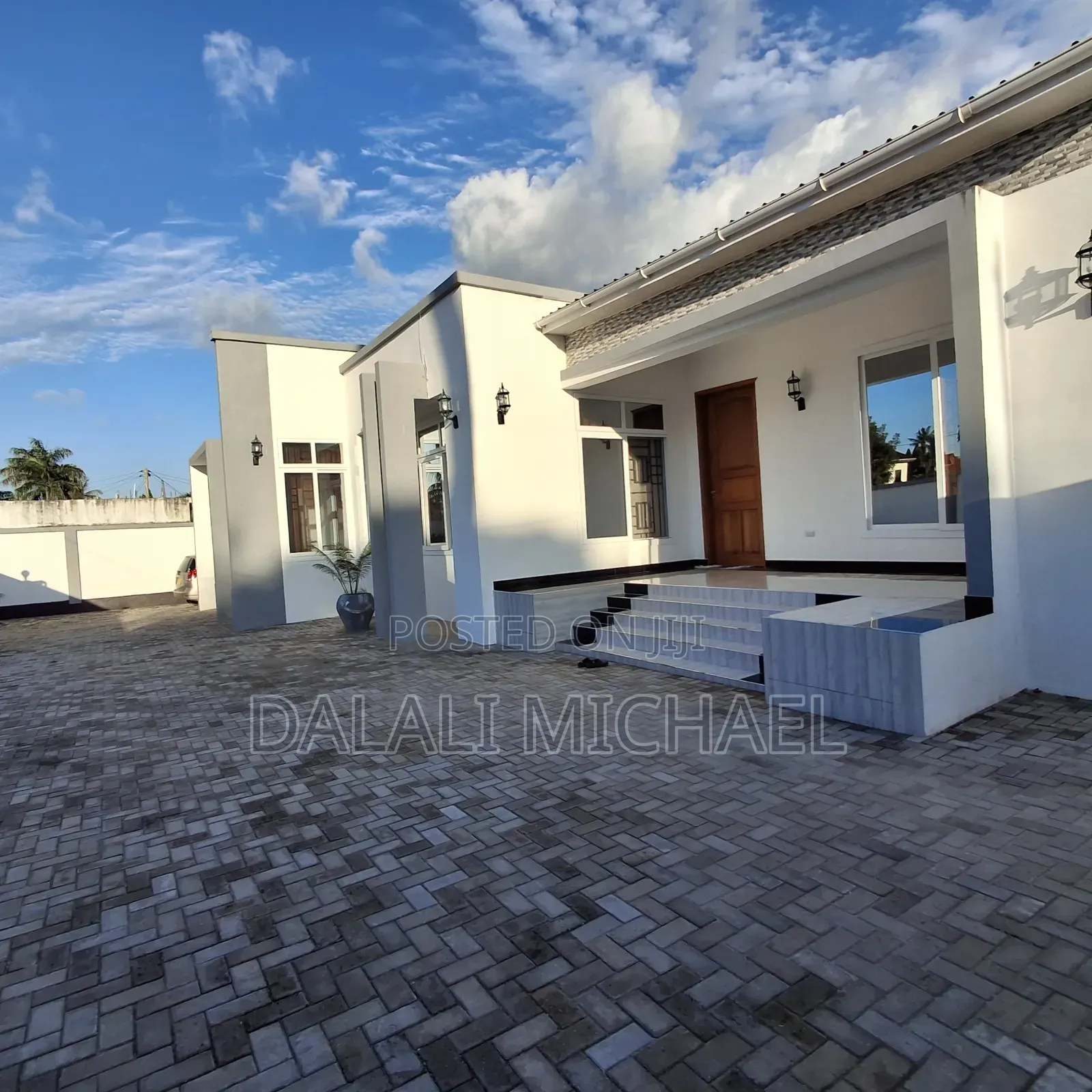 4bdrm House in Mbezibeach for sale
