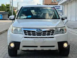 Subaru Forester 2011 Pearl