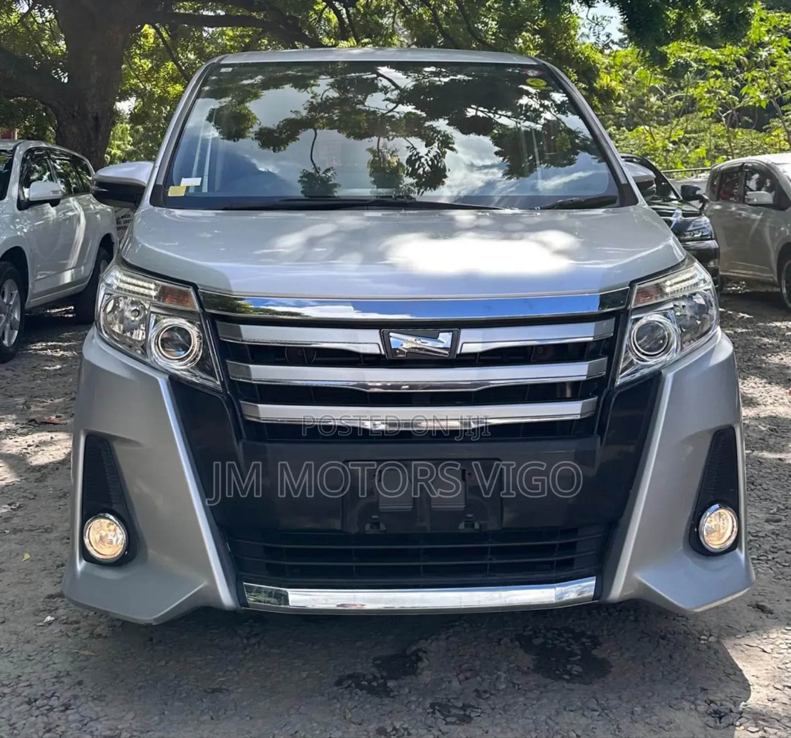 Toyota Noah 2014 Silver