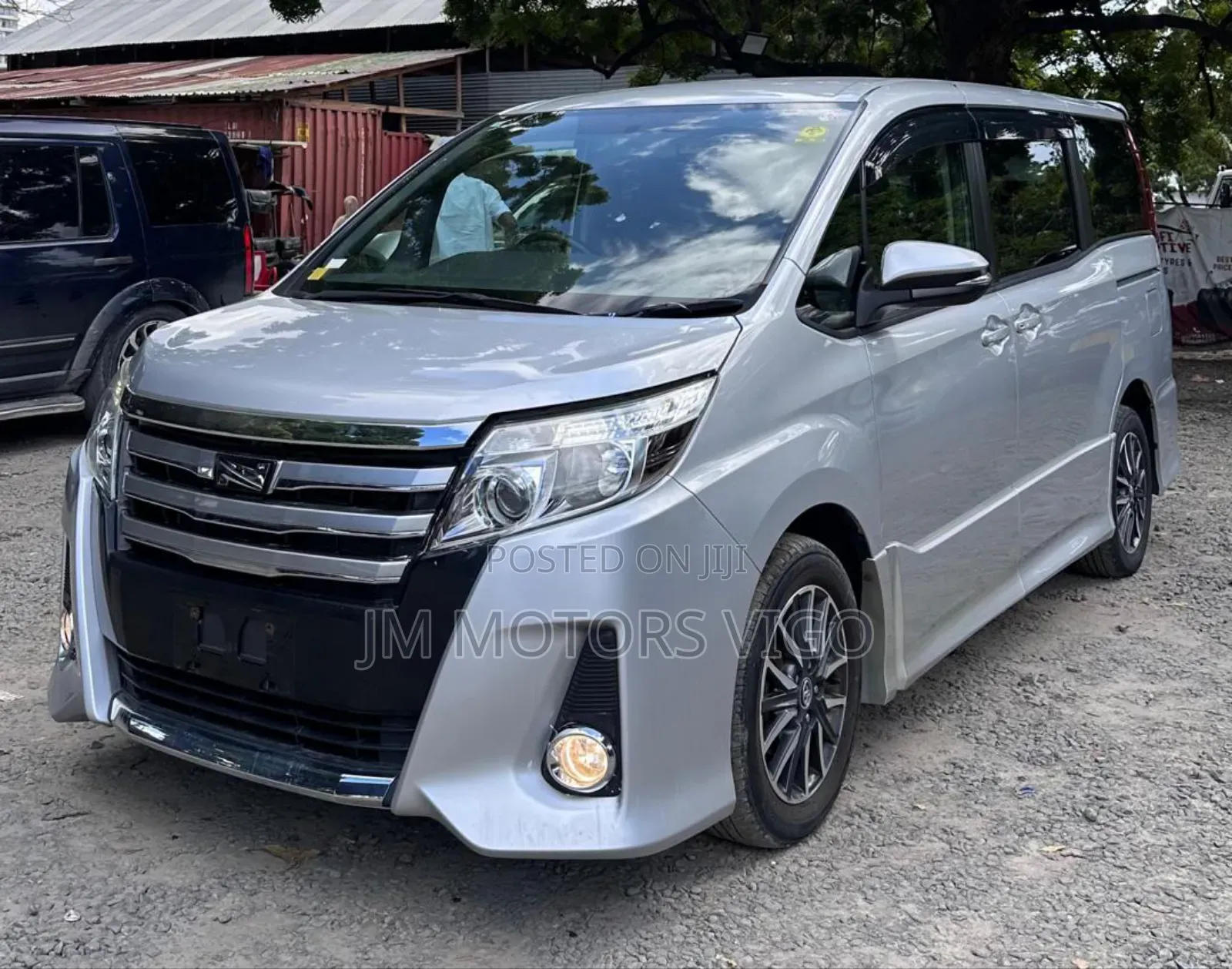 Toyota Noah 2014 Silver