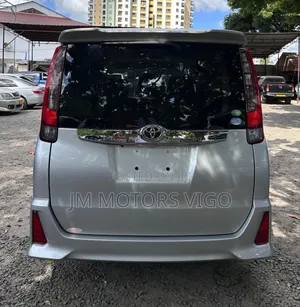 Toyota Noah 2014 Silver