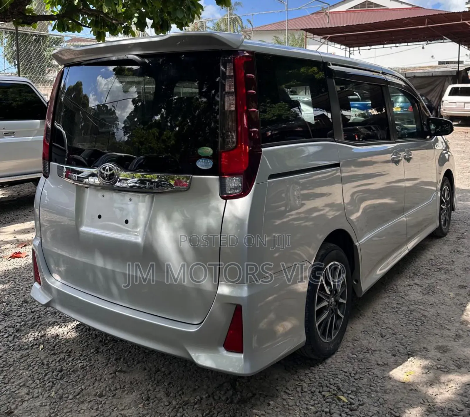 Toyota Noah 2014 Silver