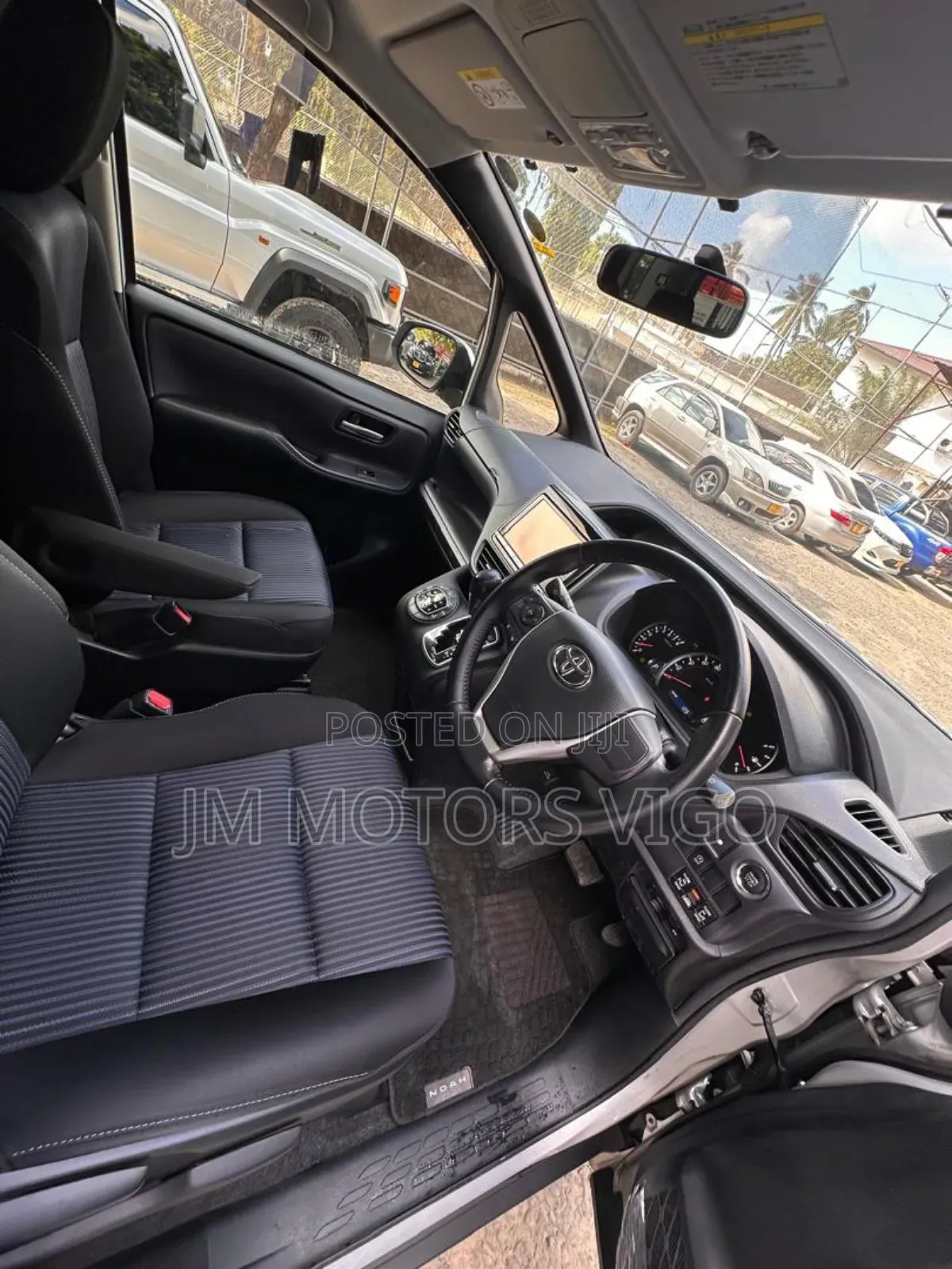 Toyota Noah 2014 Silver