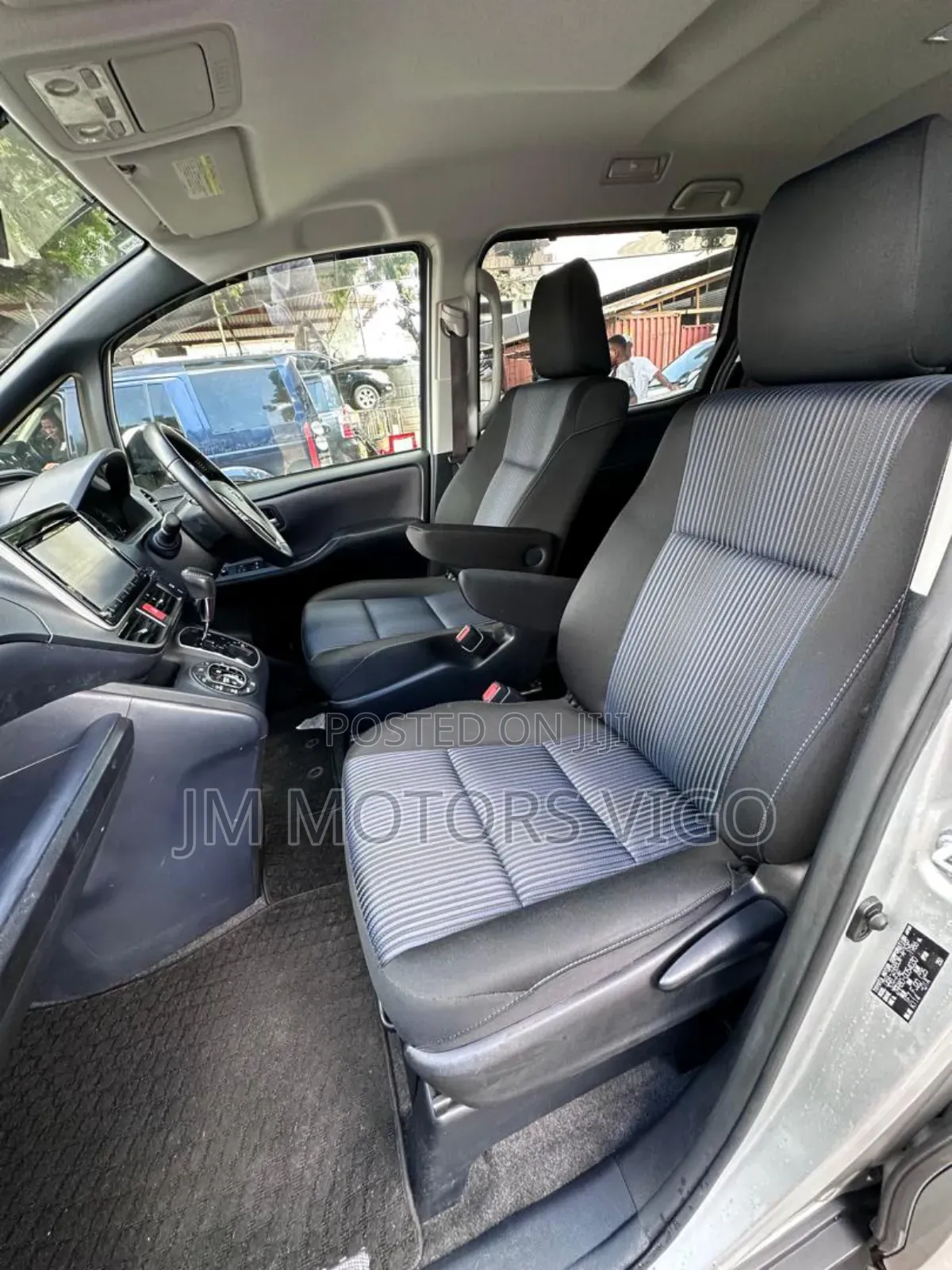 Toyota Noah 2014 Silver