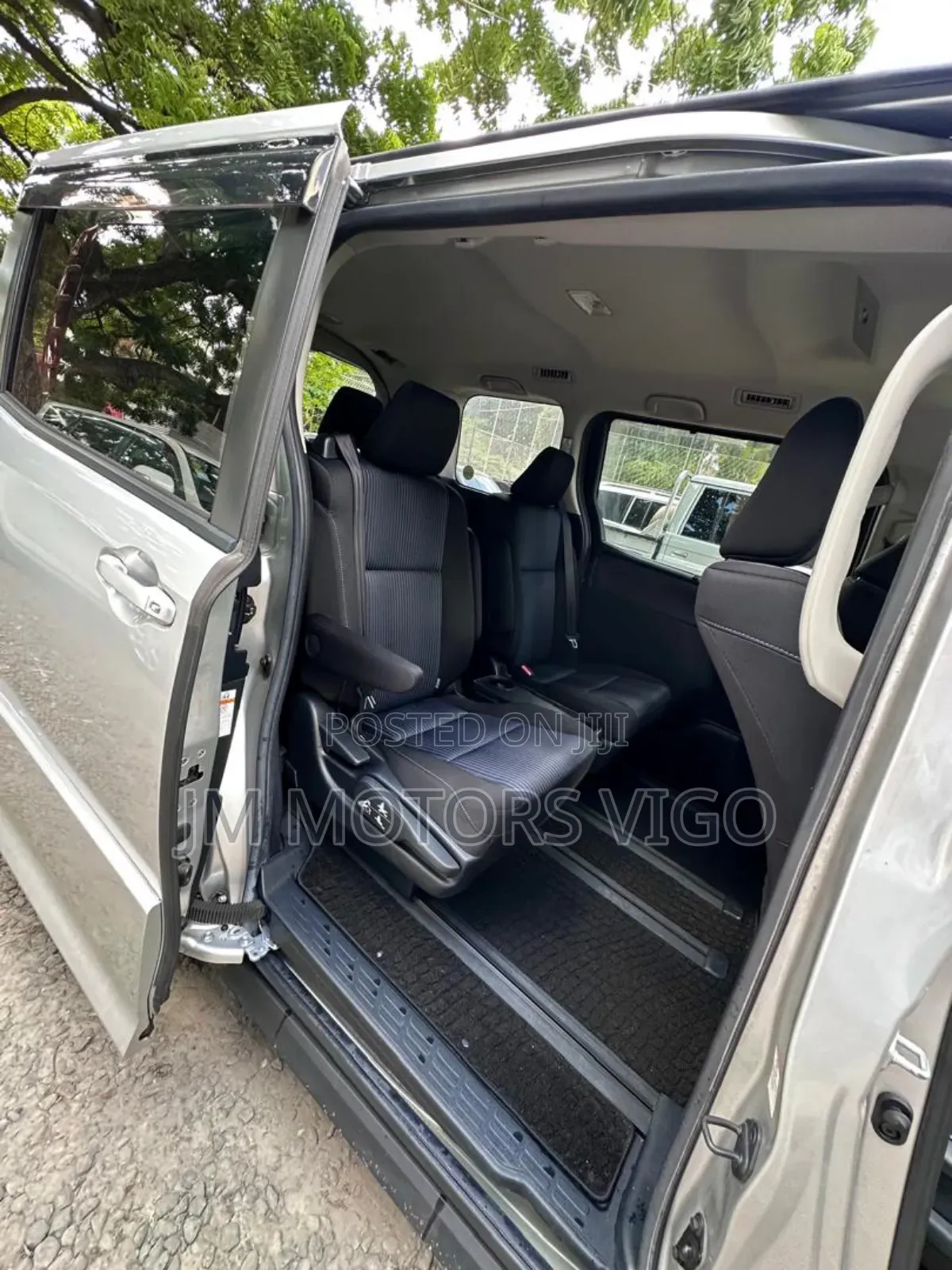 Toyota Noah 2014 Silver