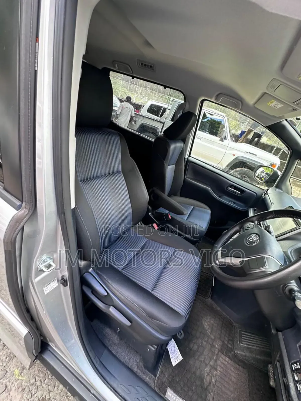 Toyota Noah 2014 Silver