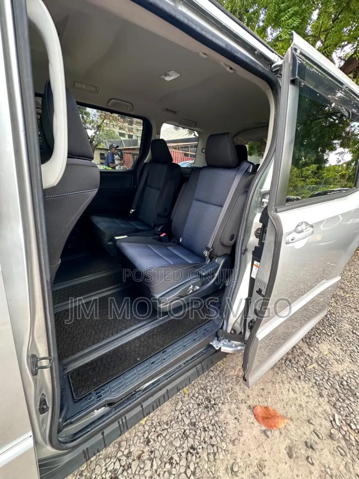 Toyota Noah 2014 Silver