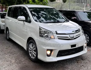Toyota Noah 2012 White