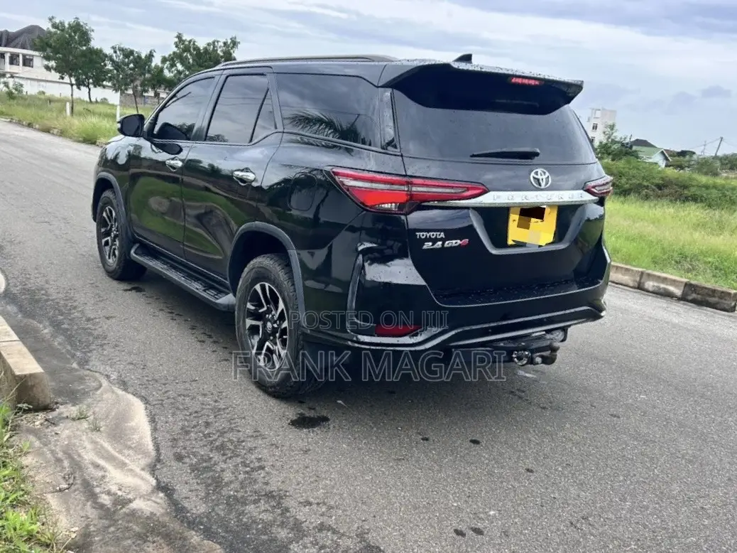 Toyota Fortuner 2018 Black