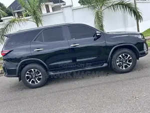 Toyota Fortuner 2018 Black