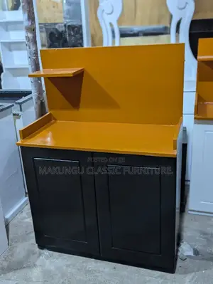Kitchen Cabinet Milango Miwili Inayotumia Jiko Lenye Plates.