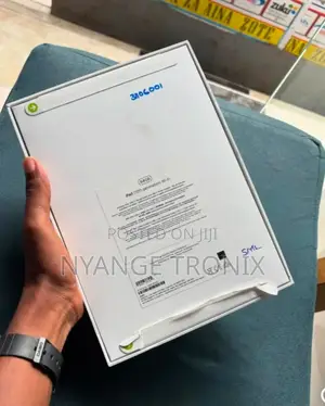 New Apple iPad 9.7 64 GB Silver