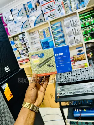 Ahuja Microphone Yakuvaa Kwenye Collar
