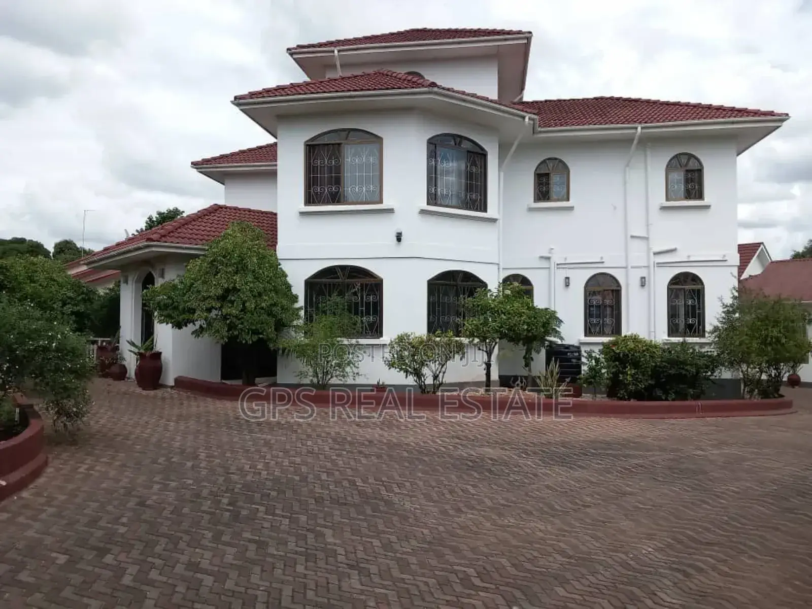 6bdrm Maisonette in Kunduchi, Kinondoni for sale