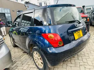 Toyota IST 2004 Blue