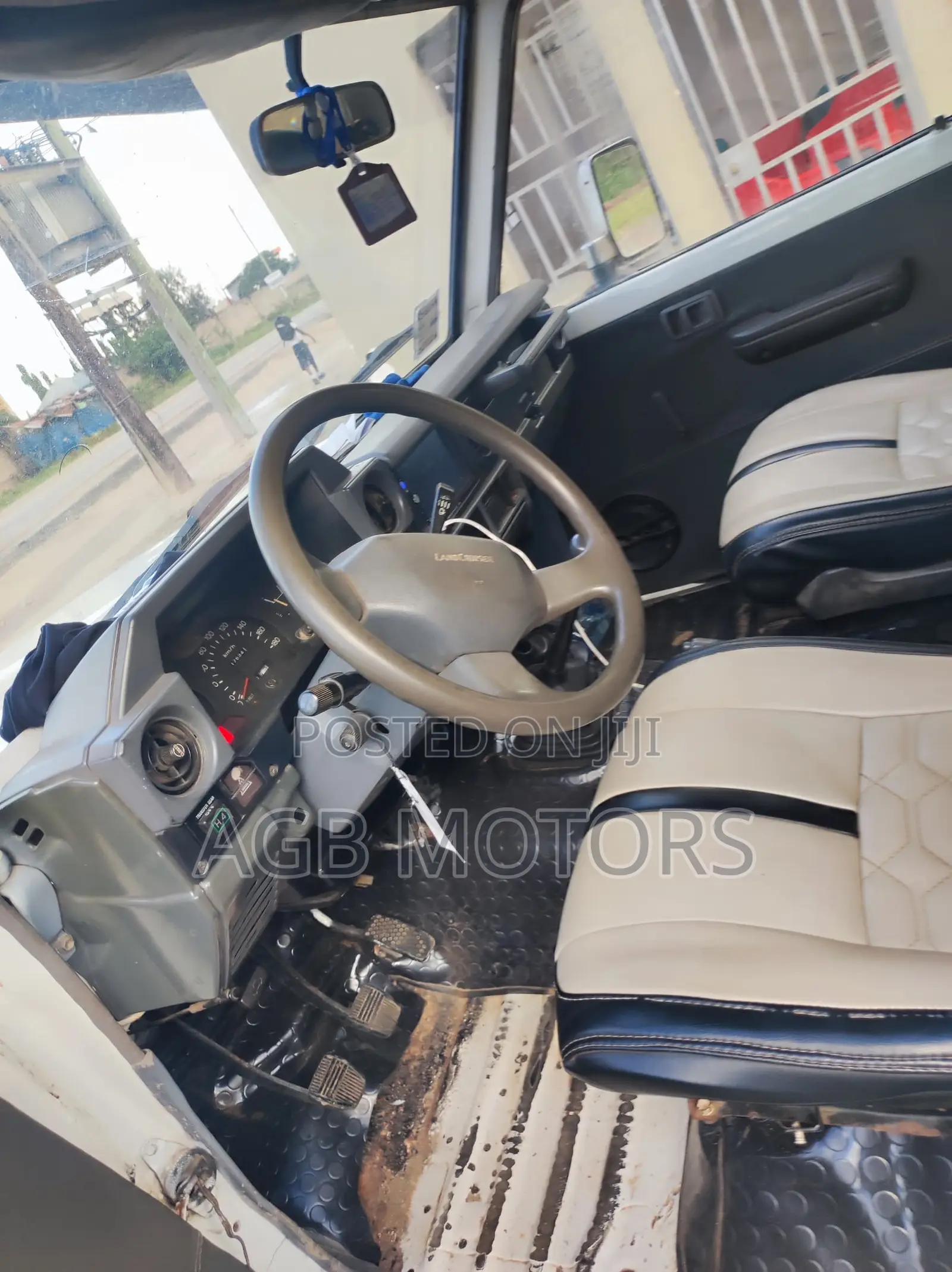 Toyota Land Cruiser 1990 White