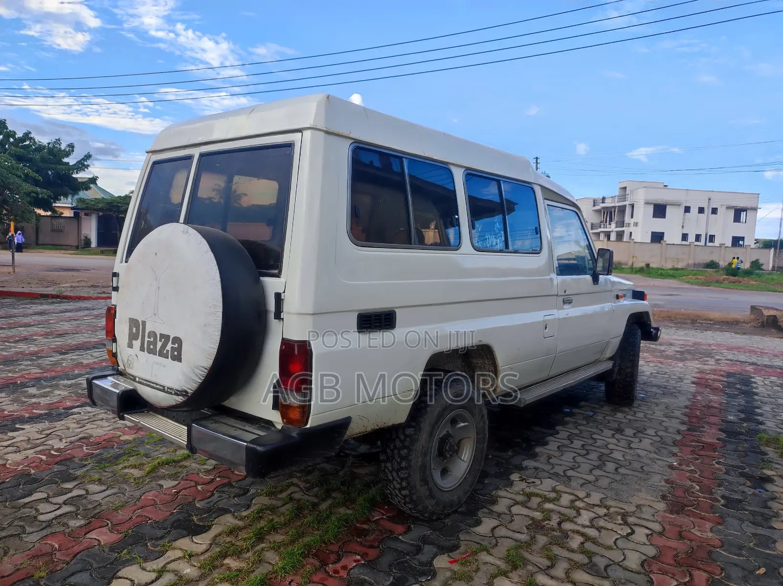 Toyota Land Cruiser 1990 White