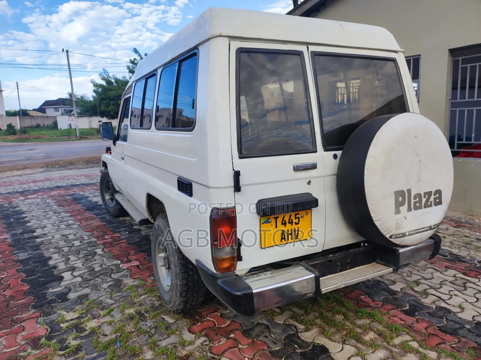 Toyota Land Cruiser 1990 White