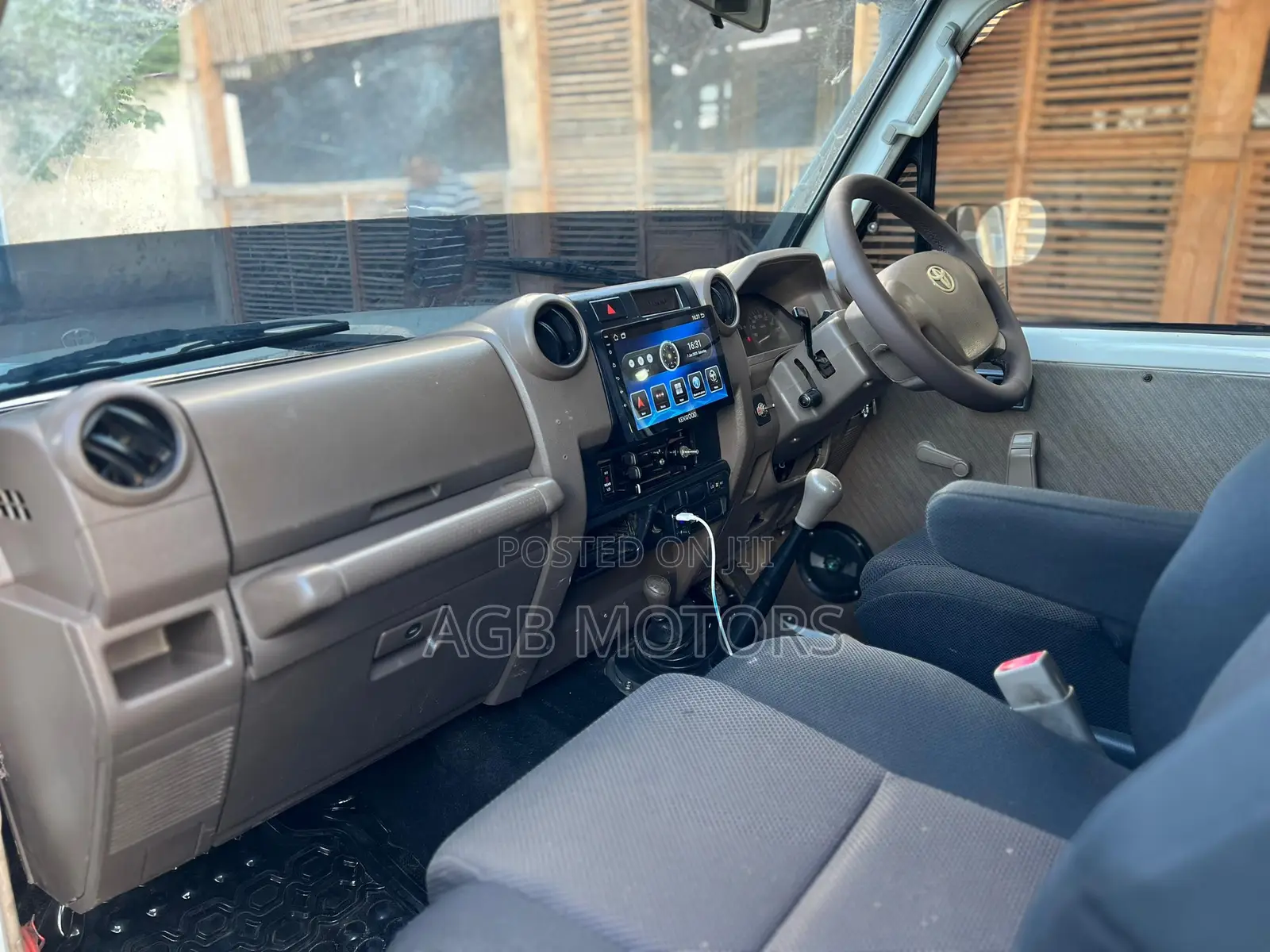 Toyota Land Cruiser 2008 White