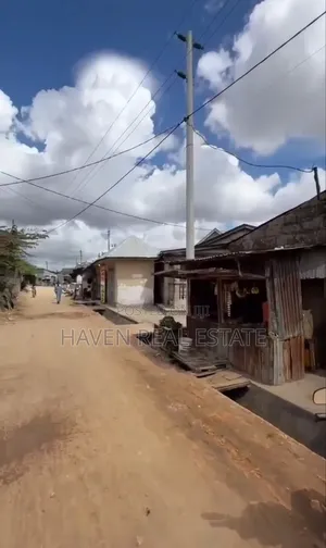 Kiwanja Kinauzwa Kinondoni