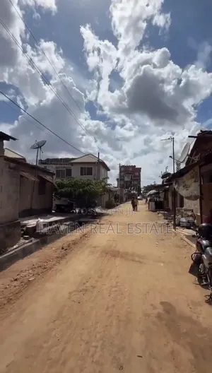 Kiwanja Kinauzwa Kinondoni