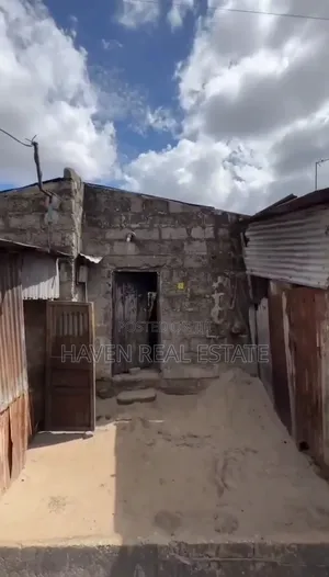Kiwanja Kinauzwa Kinondoni