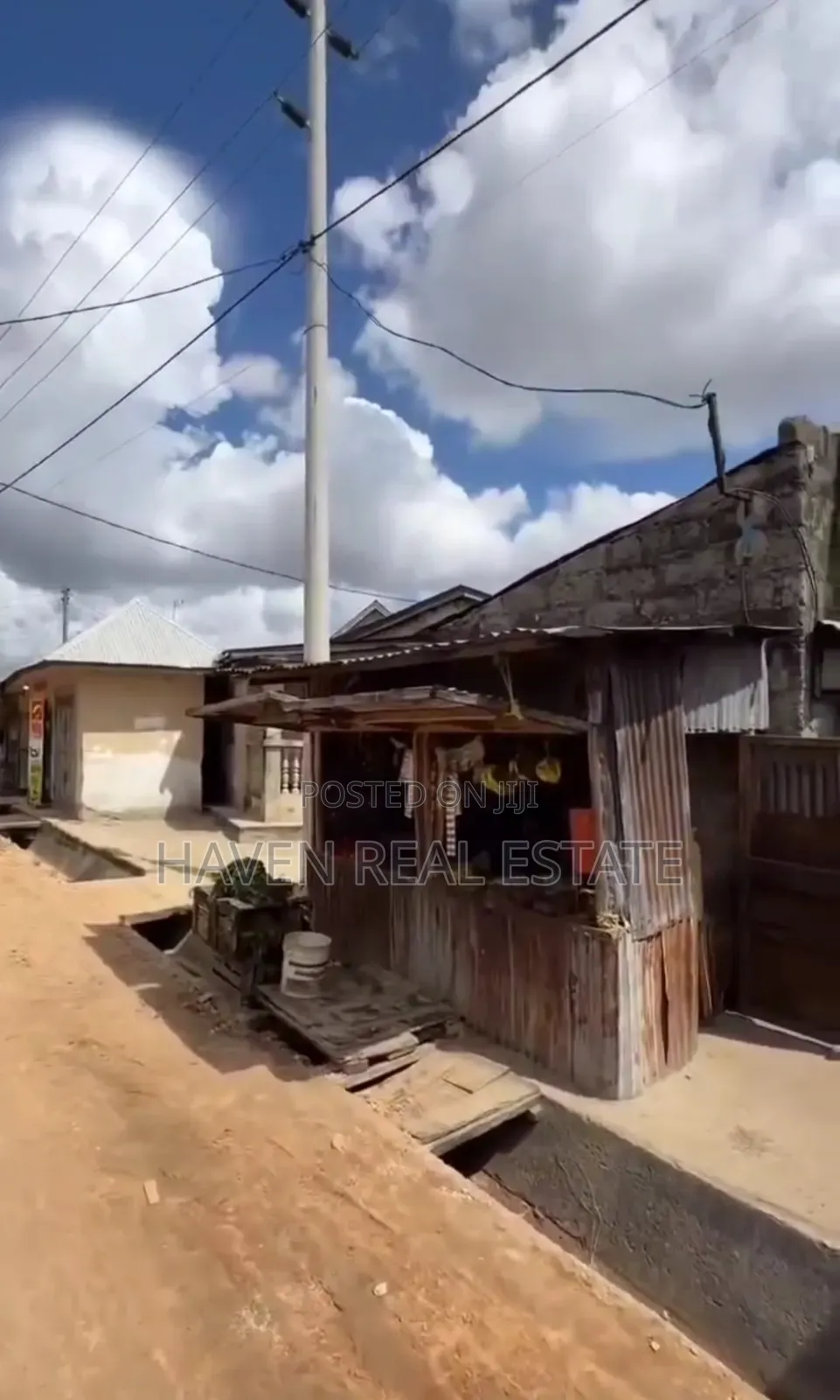 Kiwanja Kinauzwa Kinondoni