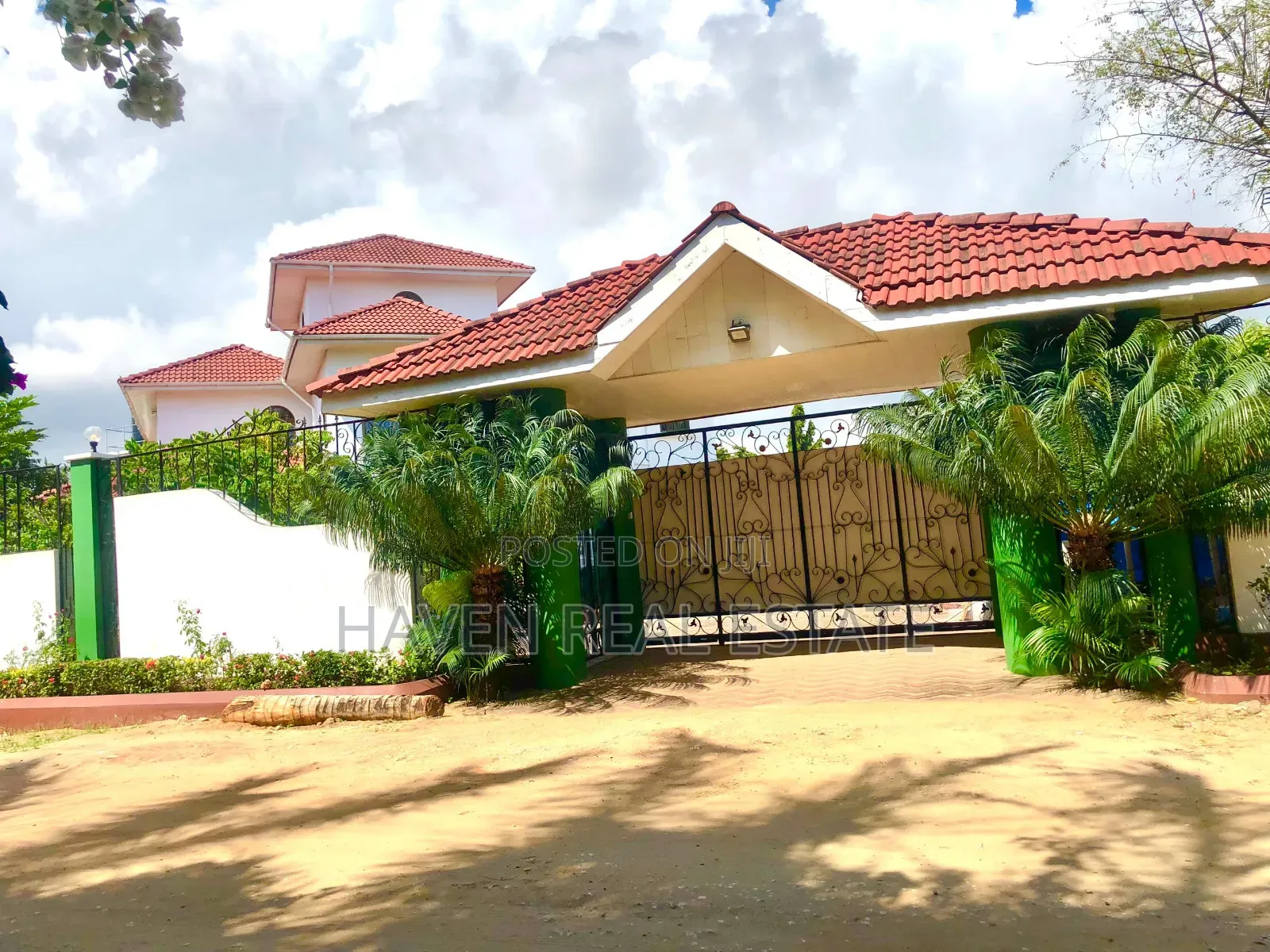 6bdrm House in Kunduchi for sale