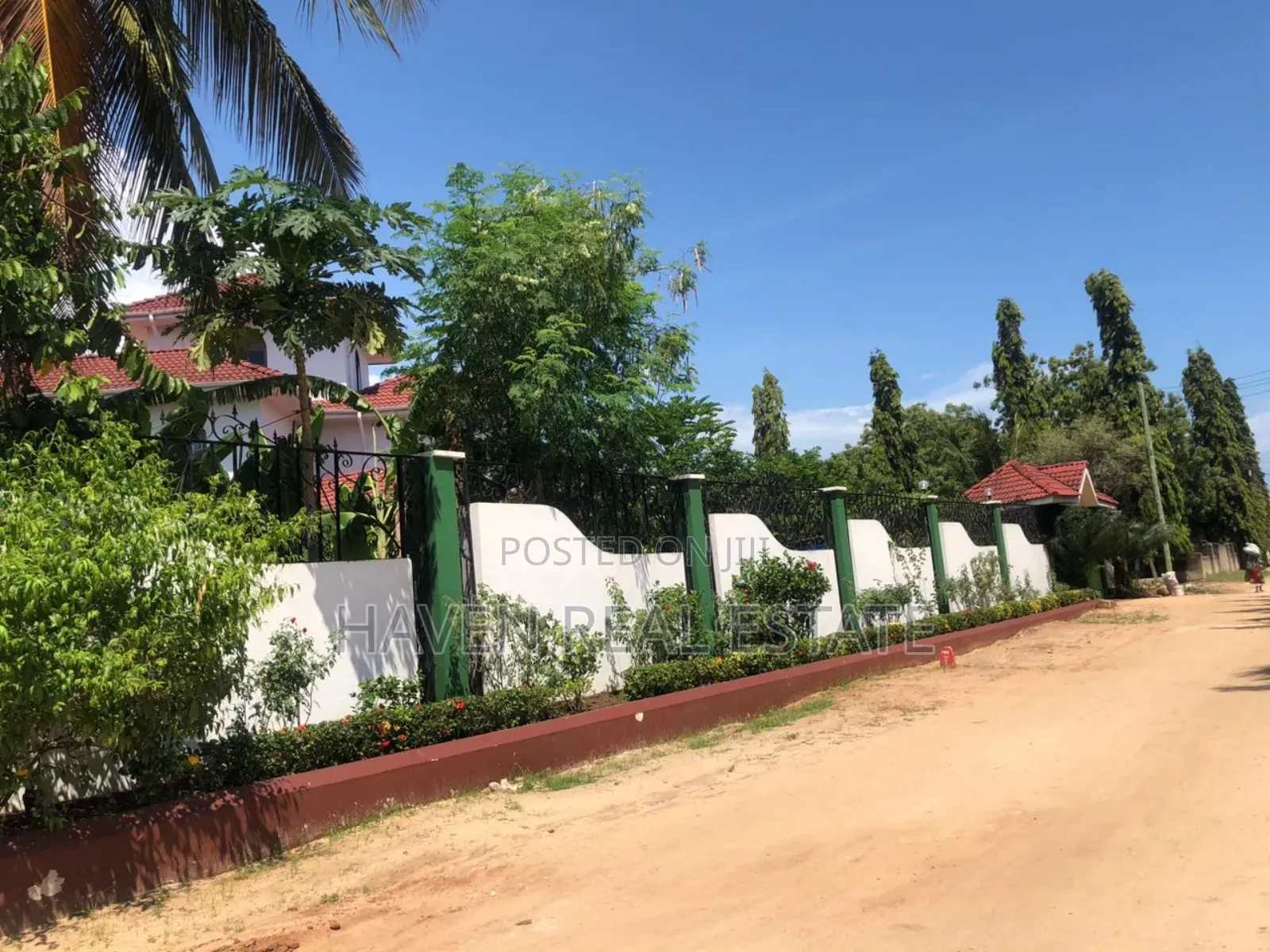 6bdrm House in Kunduchi for sale