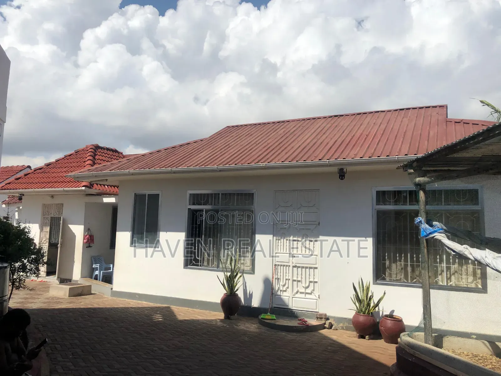 6bdrm House in Kunduchi for sale