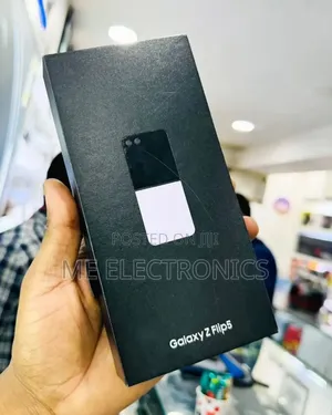 New Samsung Galaxy Z Flip 5 256 GB