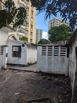 Plot With Old House for Sale at Upanga SQM 1000