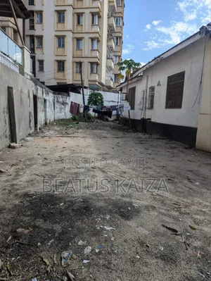 Plot With Old House for Sale at Upanga SQM 1000