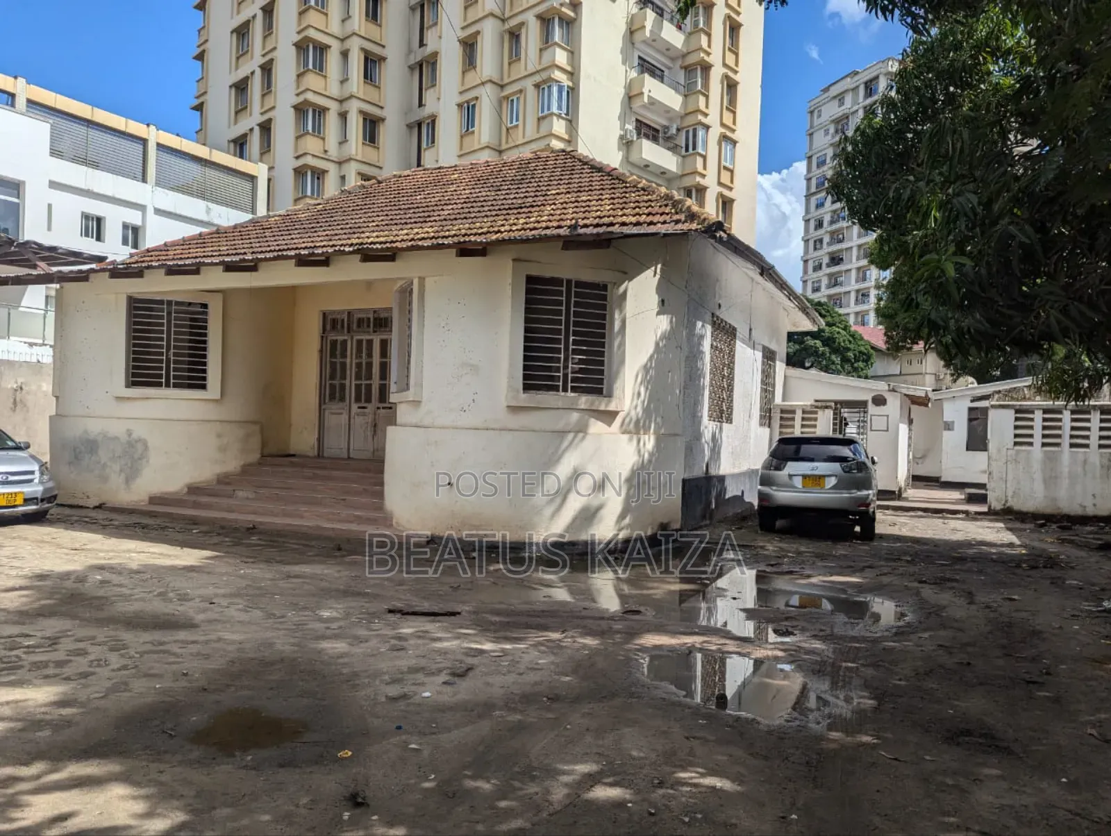 Plot With Old House for Sale at Upanga SQM 1000