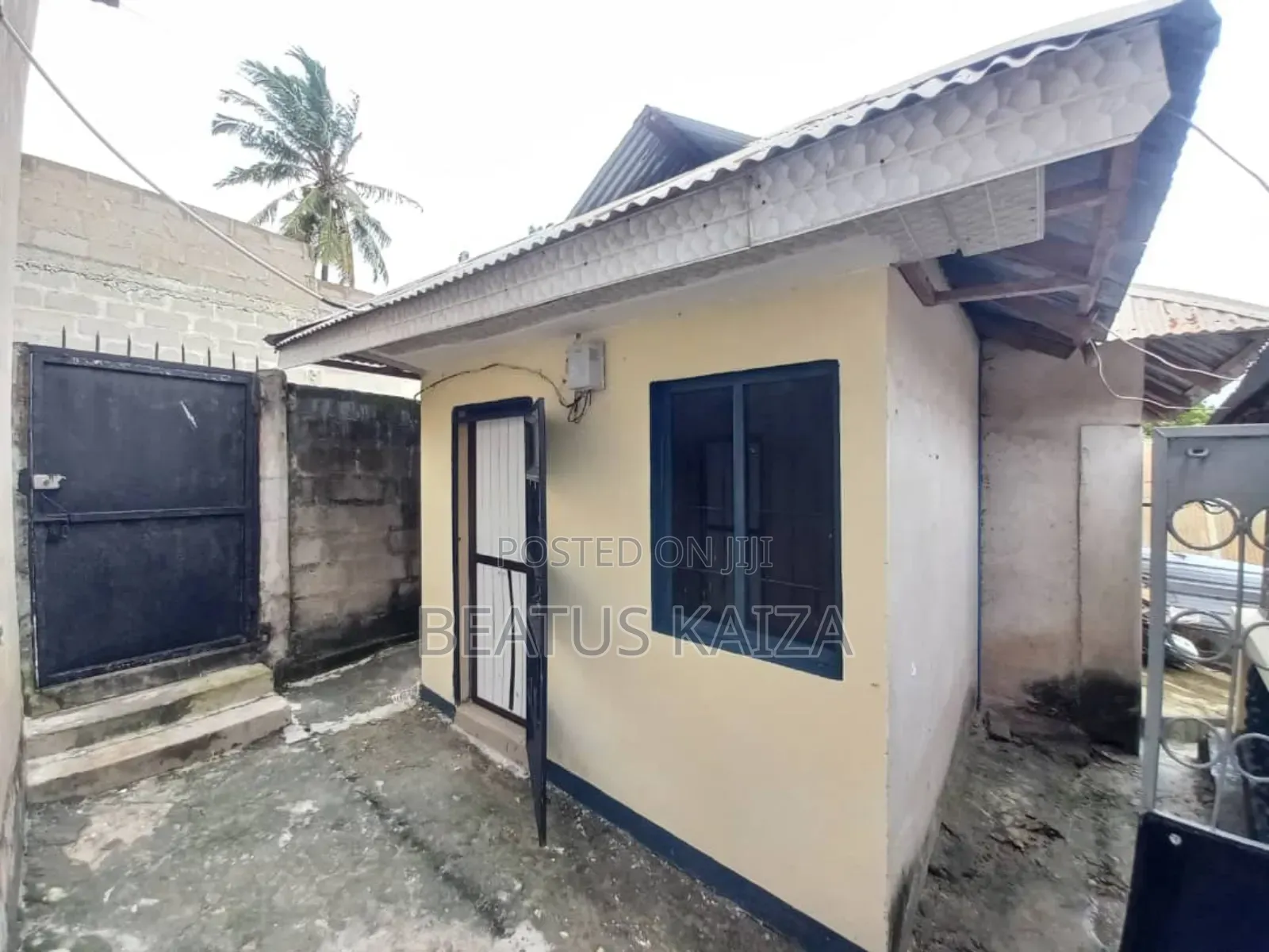 Plot With Old House for Sale at Upanga SQM 1000