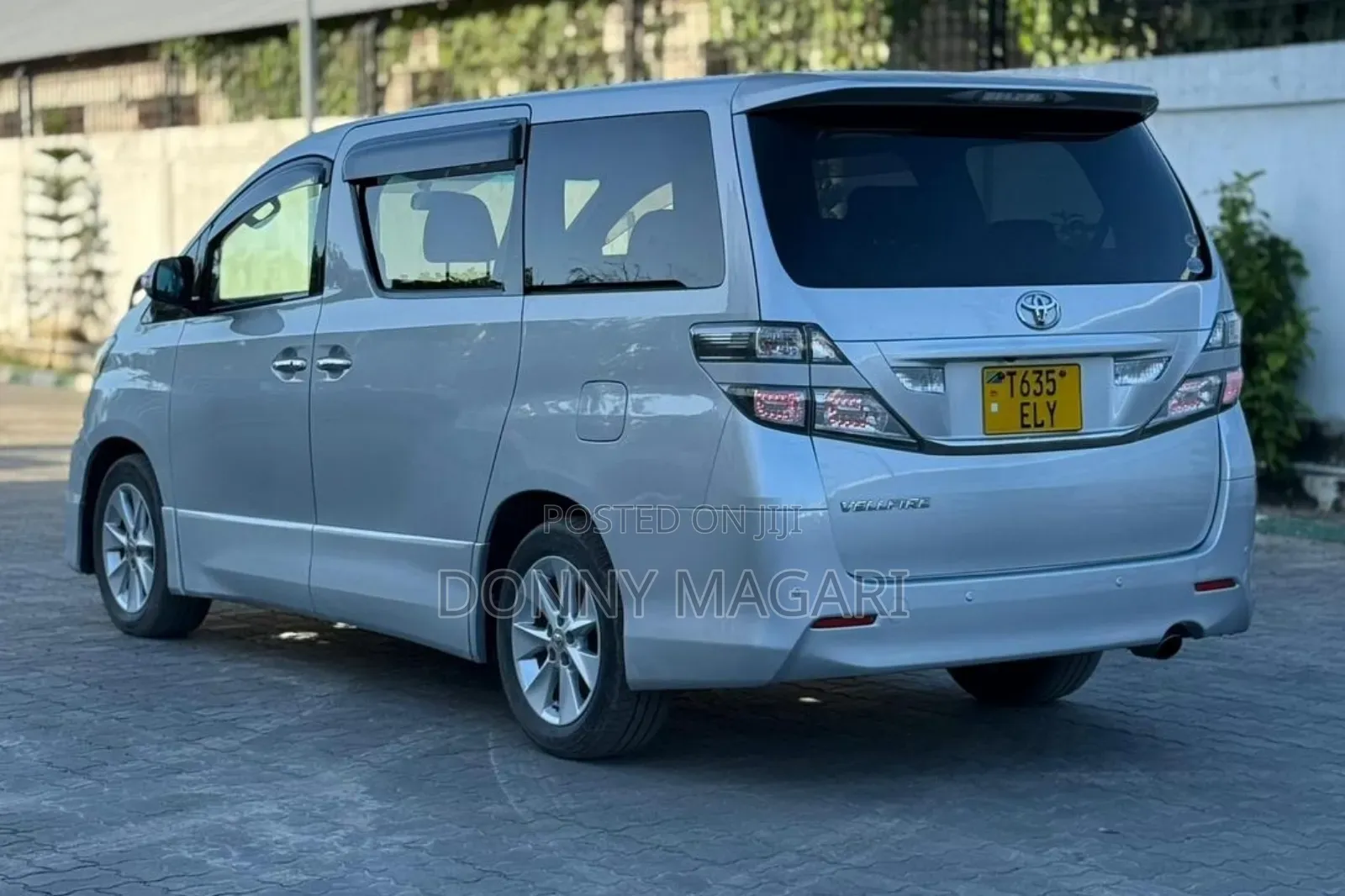 Toyota Vellfire 2009 Silver