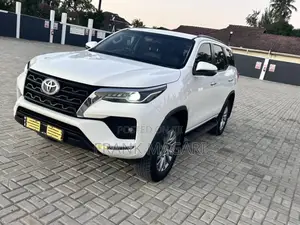 Toyota Fortuner 2021 White