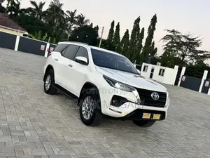 Toyota Fortuner 2021 White