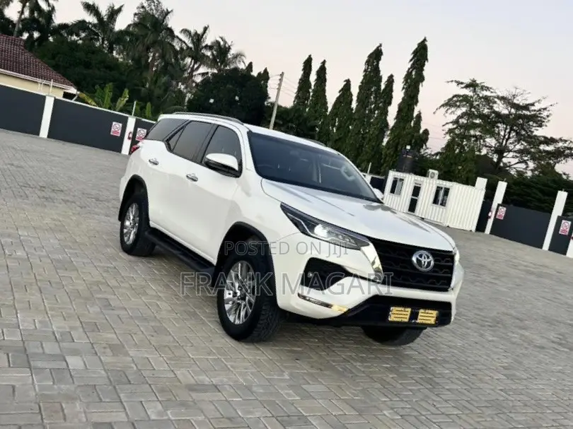 Toyota Fortuner 2021 White