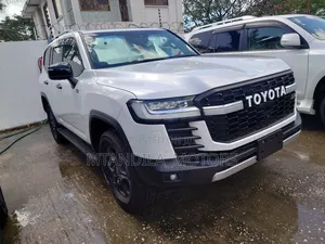 Toyota Land Cruiser Prado 4.0 Petrol GX-R 2022 White