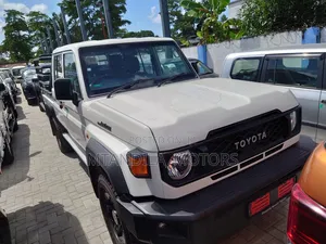 Toyota Land Cruiser 3.3 Diesel 4WD 2022 White