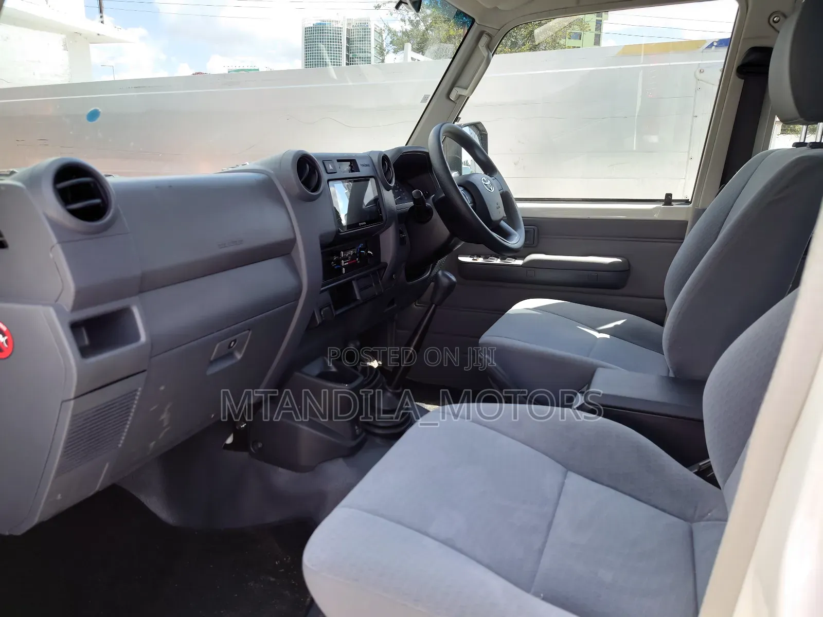 Toyota Land Cruiser 3.3 Diesel 4WD 2022 White