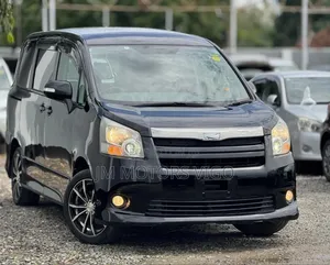 Toyota Noah 2.0 143hp AWD (7 Seater) 2007 Black