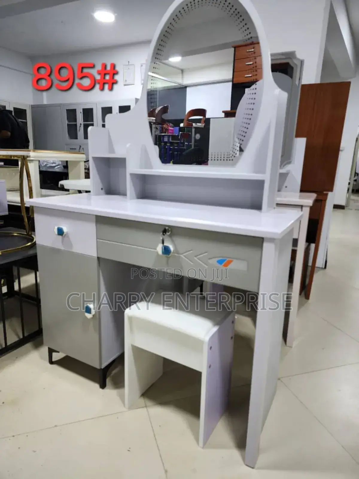 Comfortable Dressing Table or Makeup Table