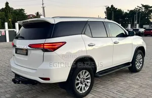 Toyota Fortuner 2021 White