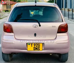 Toyota Vitz 2005 Gold