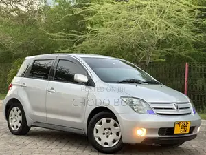 Toyota IST 2004 Silver