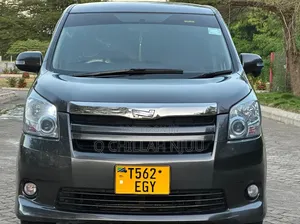 Toyota Noah 2007 Gray
